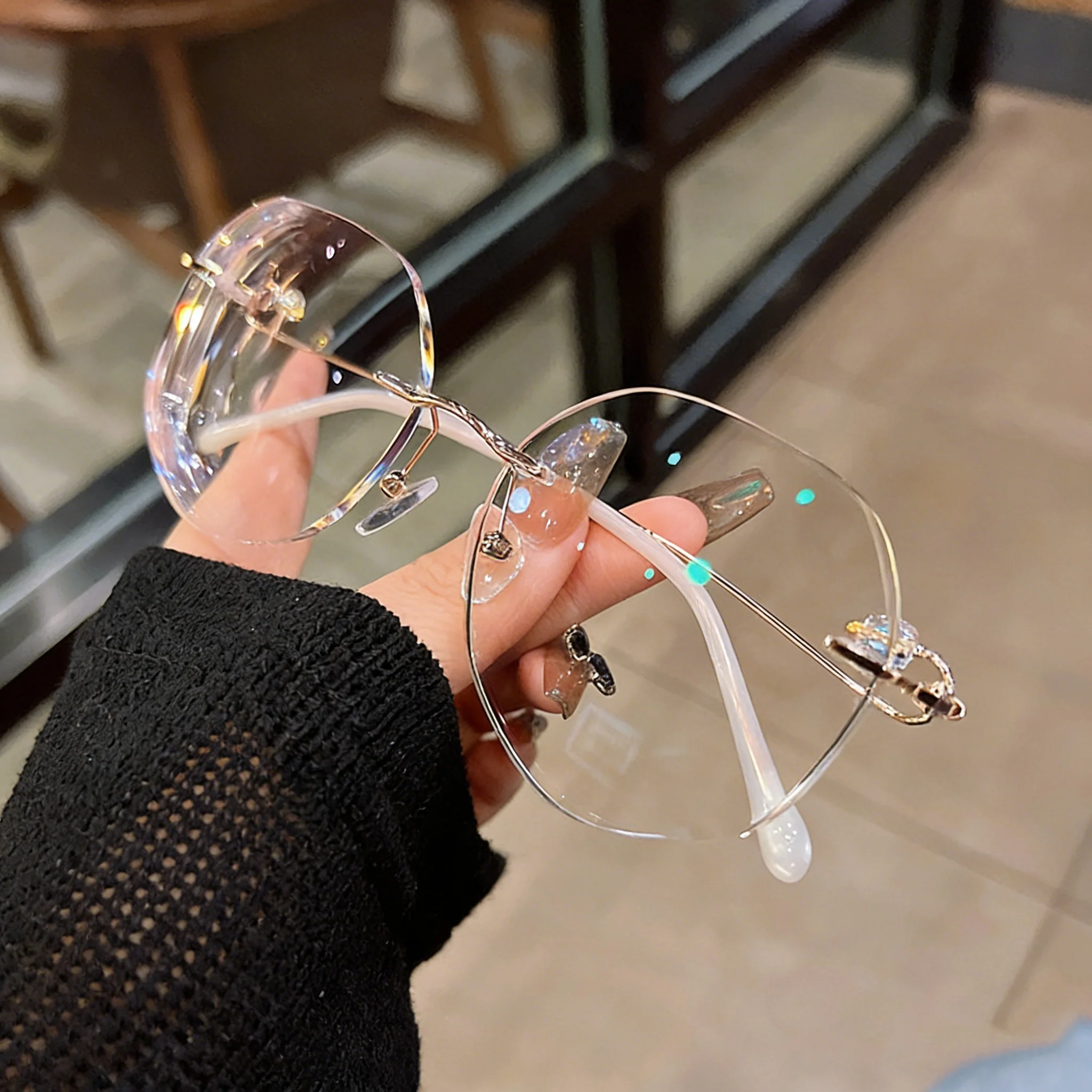 Geometric Rimless Cut-Edge Glasses VK2406 - Image 3